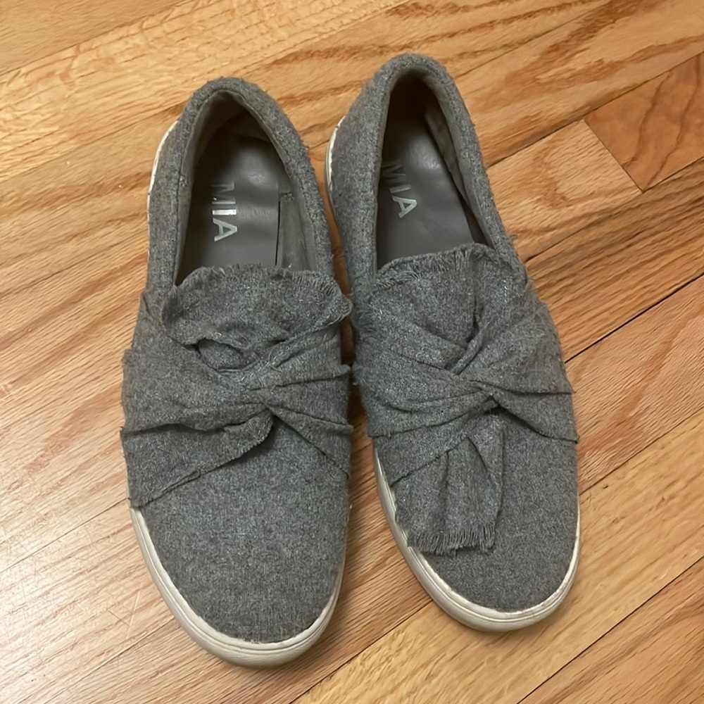 MIA grey felt slide on shoes, size 8.5